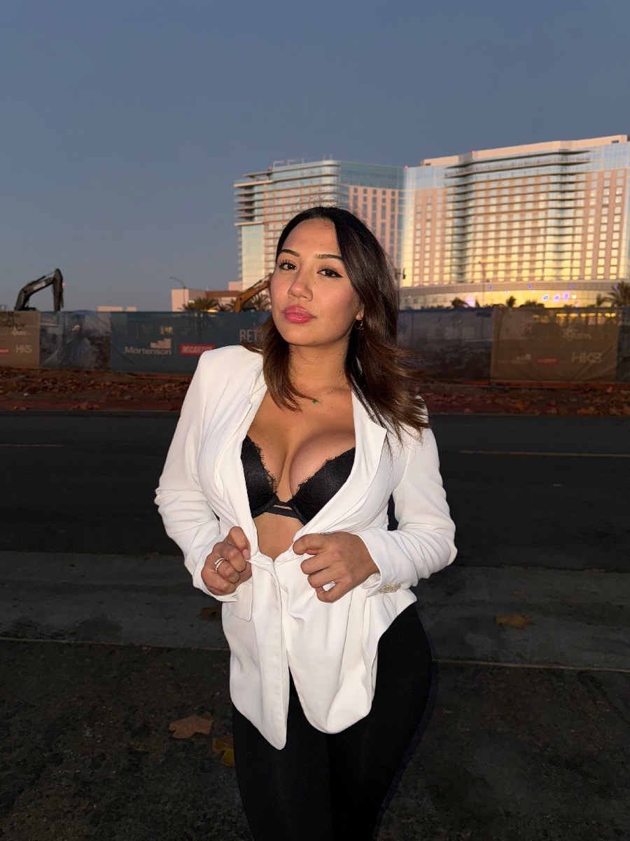 Take a pause and enjoy Ali Cruz — streaming from Oakland