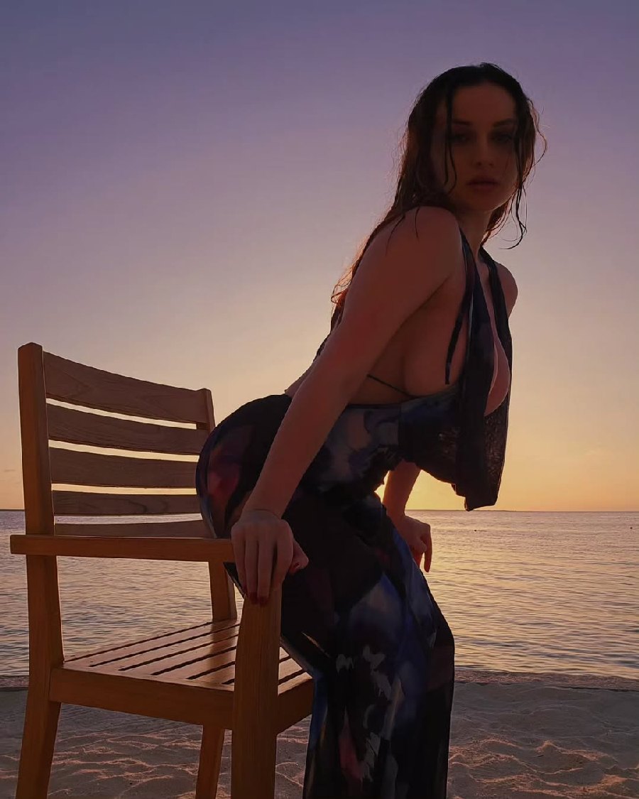 Sexy girl Miranda Faith nude in Oakland