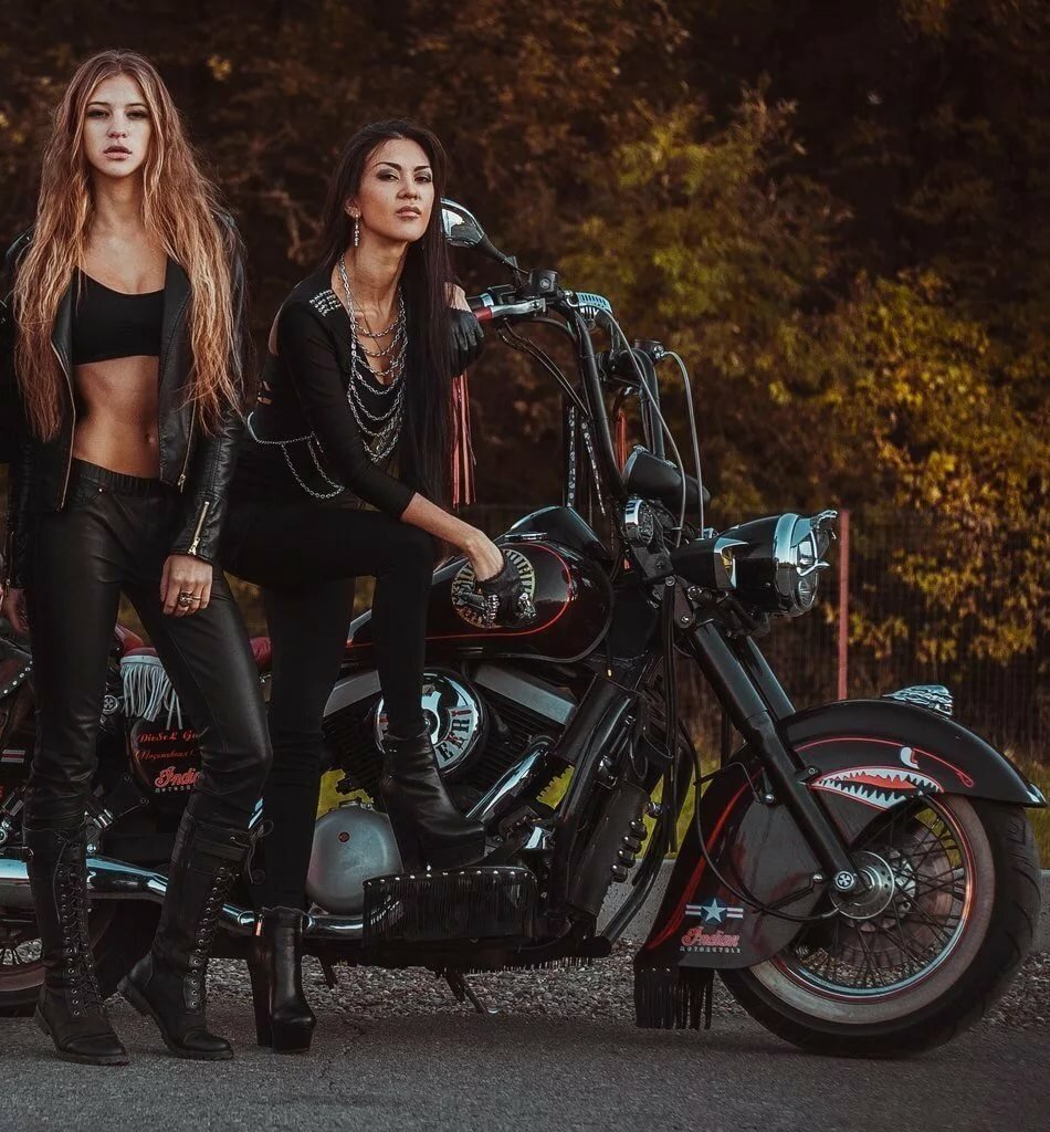 Beautiful girls and bikes in Oakland