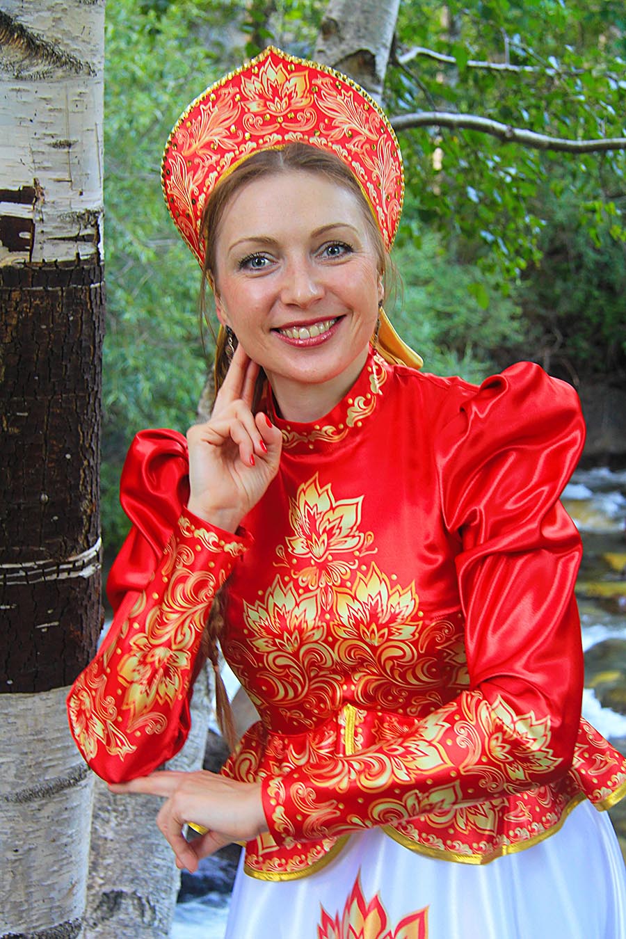 Women in Slavic costumes in Oakland