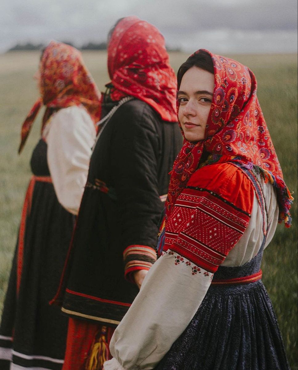 Women in Slavic costumes in Oakland